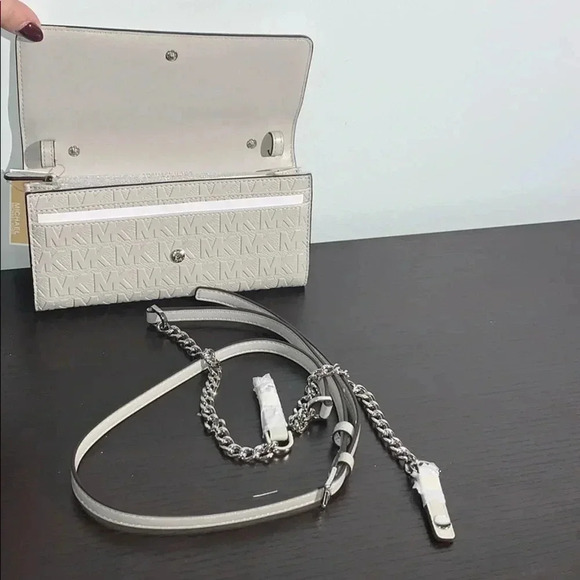 MICHAEL KORS JET SET ITEM LG WALLET ON A CHAIN - Picture 10 of 13